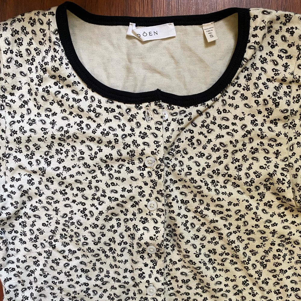 DÔEN Aria Henley Tee paisley print